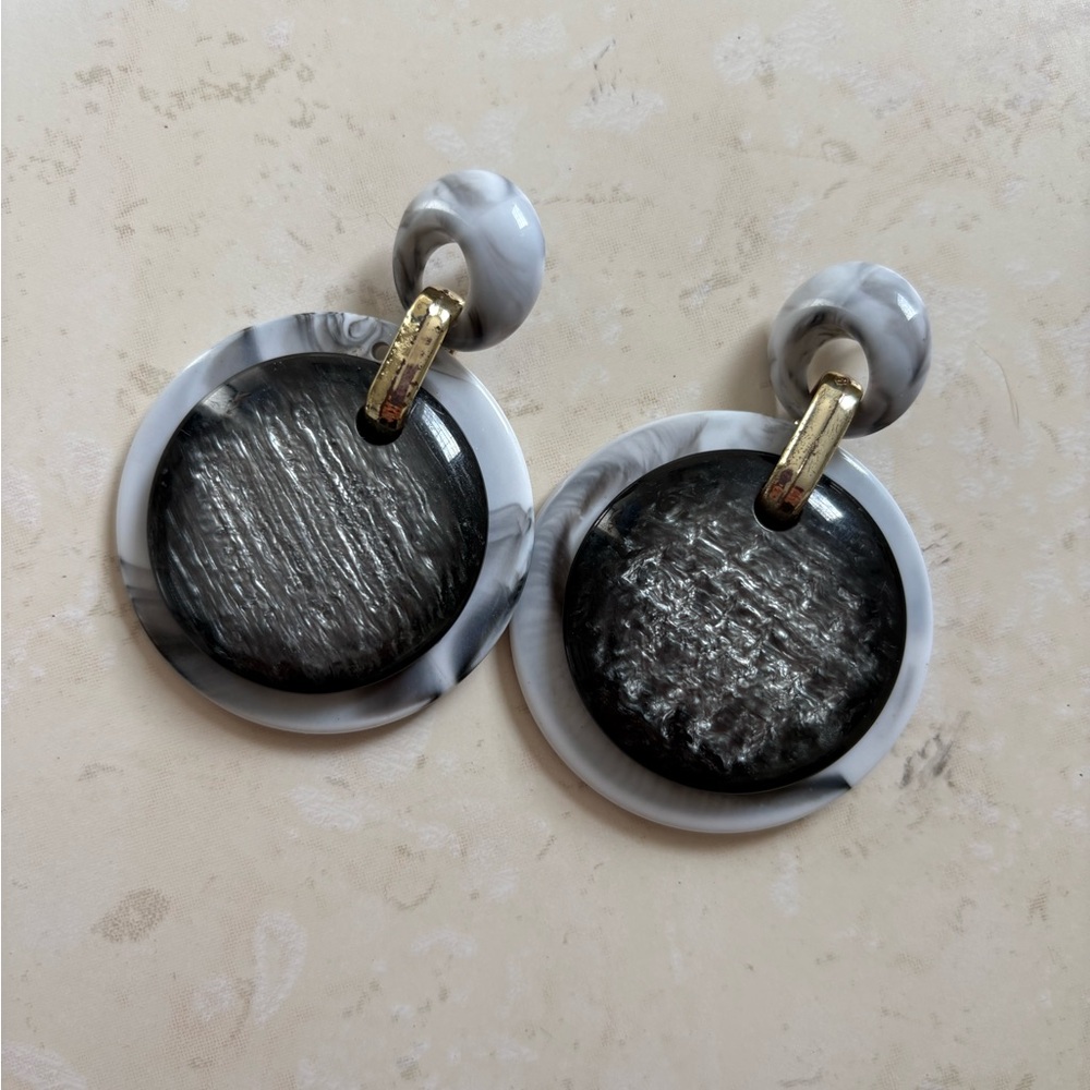 🍒4/$15 Marbled Gray and Black Statement Earrings